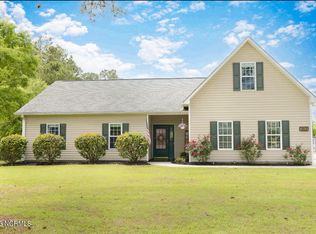 363 Hoover Rd, Hampstead, NC 28443