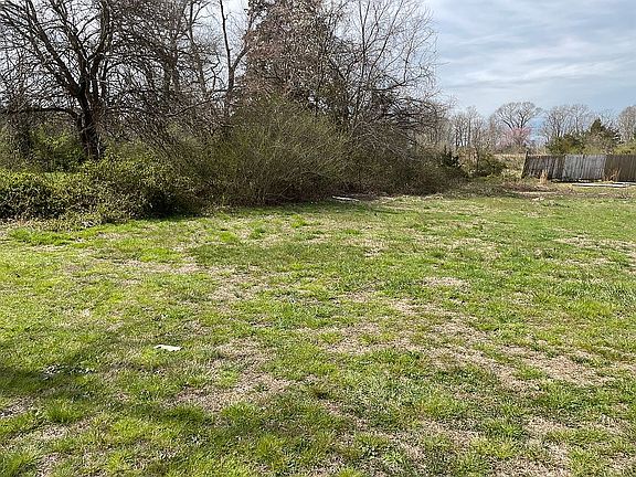 4th image of 1309 Dehirsch Ave
