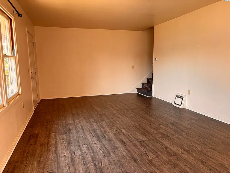 316 Casey Ave — Photo 4