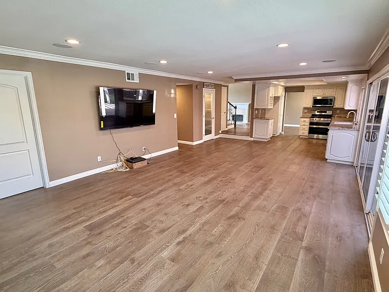 2229 E Chesterton St — Photo 8