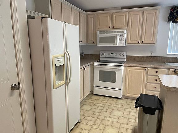 2nd image of 5400 Patricia Dr