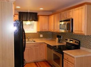 18 Connell St, Hudson, NH 03051
