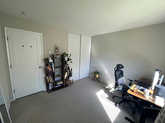 5th image of 1079 N Abbott Ave