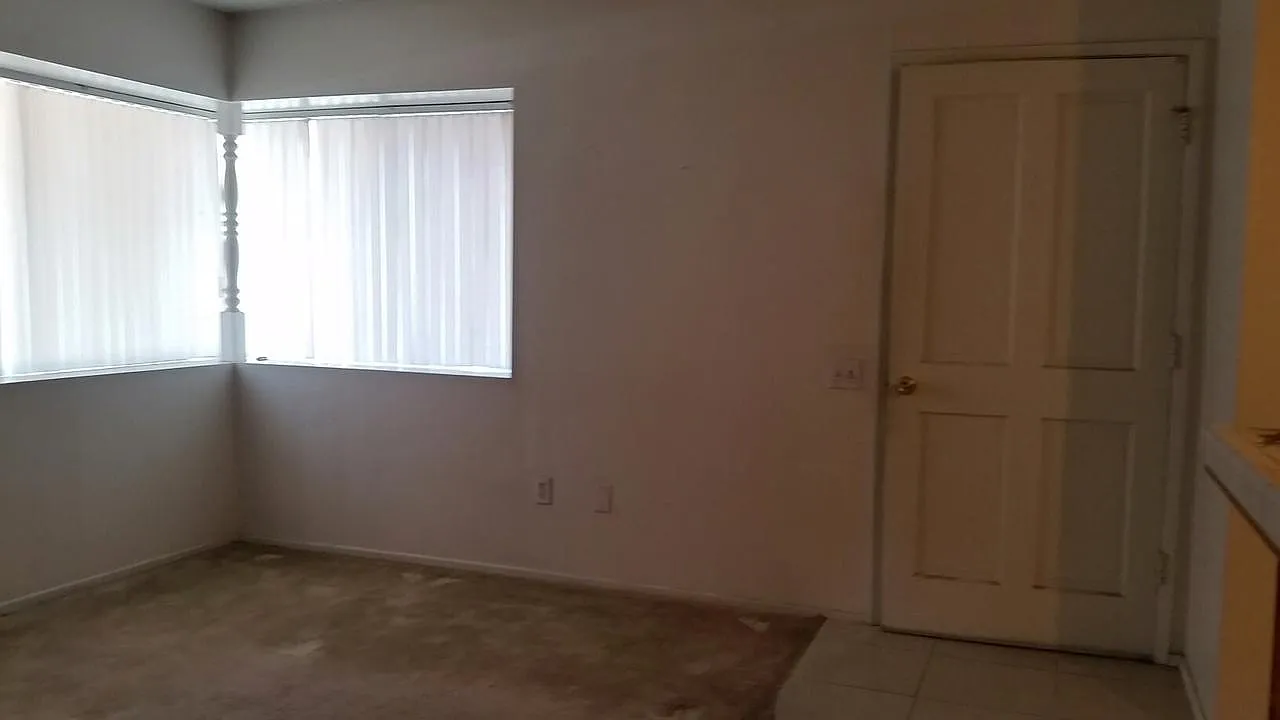 2 bed, 850 sqft, $2,300 — Photo 3