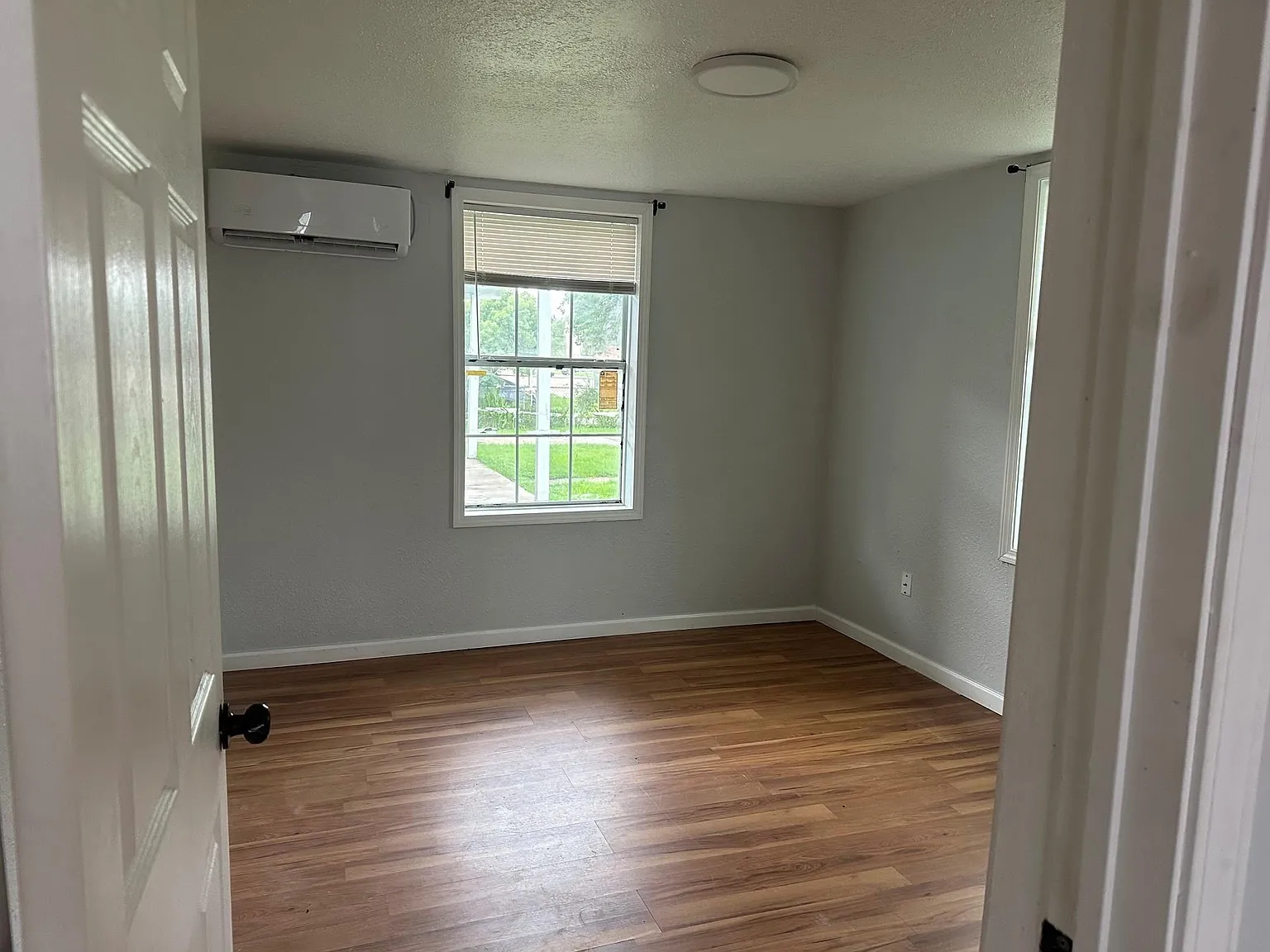 2 bed, 1.0 bath, 598 sqft, $800 — Photo 4