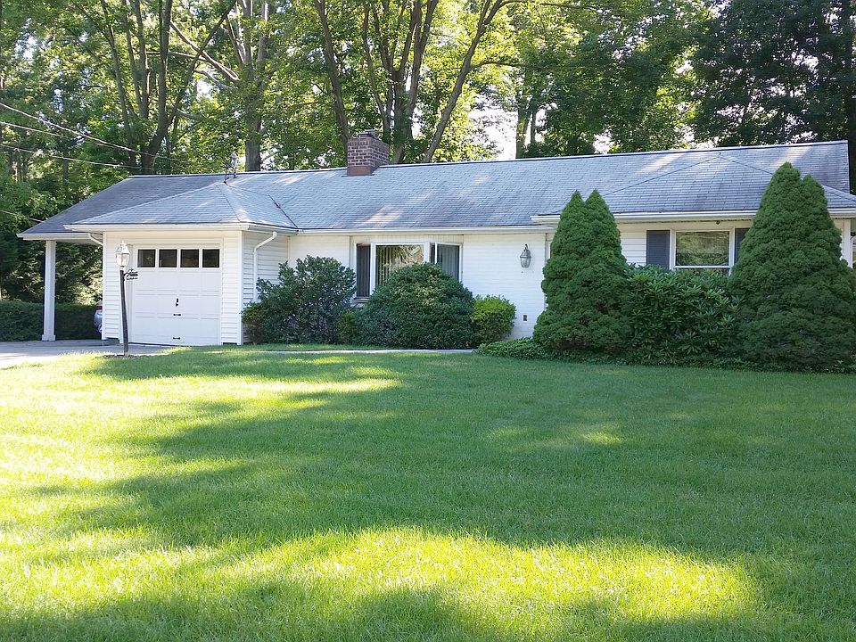1st image of 11 Birchwood Ln