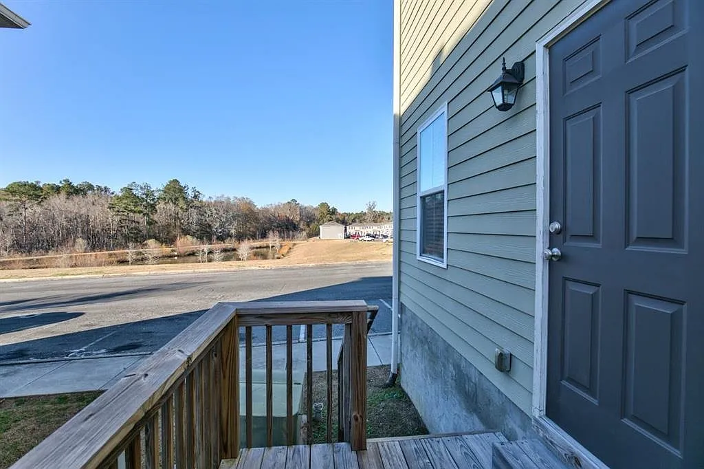 3 bed, 1240 sqft, $650 — Photo 3