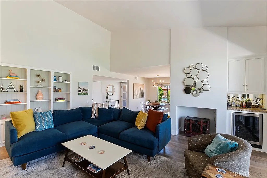 3 bed, 1700 sqft, $6,800 — Photo 3