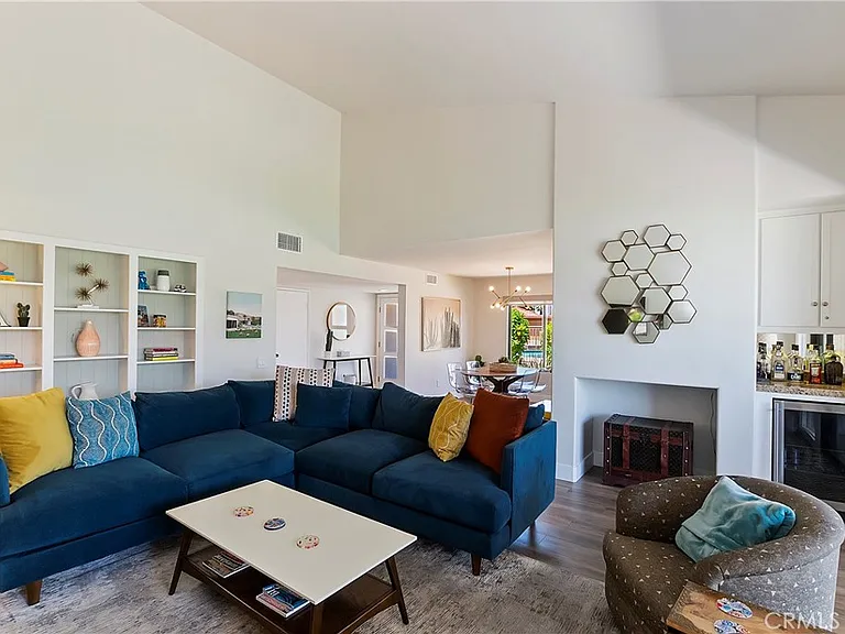 8 Valencia Dr — Photo 3