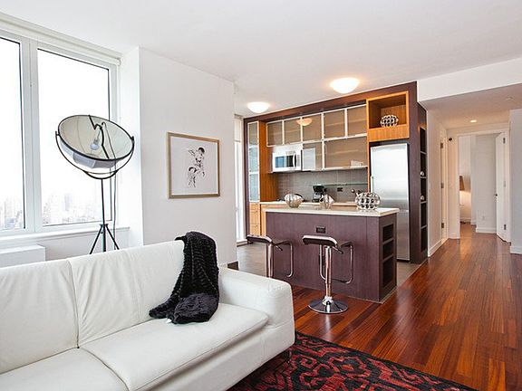 3rd image of 610 W 42nd St #S56d