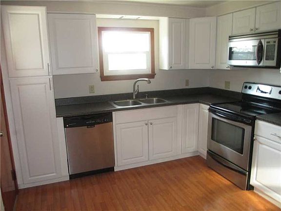 4th image of 117 N Fairview Main St