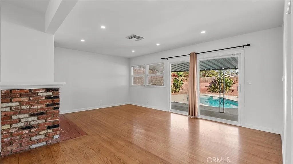 3 bed, 1443 sqft, $4,350 — Photo 4