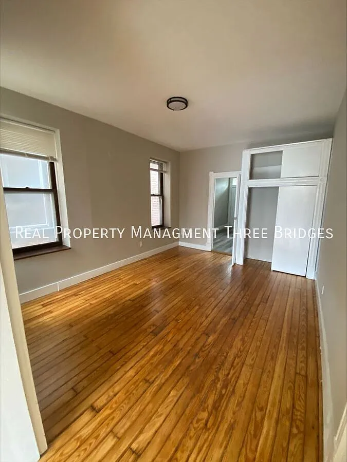 Tower Grove South 2br/1ba - First Floor Flat — Photo 3