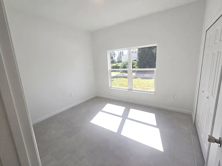 1150 Rahway St E — Photo 5