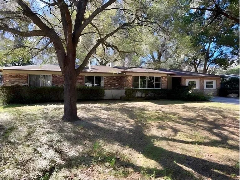 3735 SW 2nd Pl — Photo 1