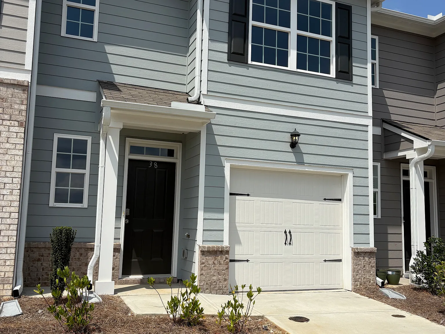 3 bed, 2.5 bath, 1418 sqft, $1,650 — Photo 2