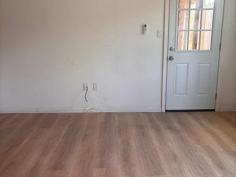 1206 S Peach Ave #101 — Photo 3