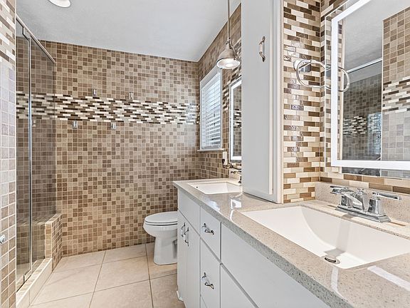 4th image of 2609 Oak Forest Dr