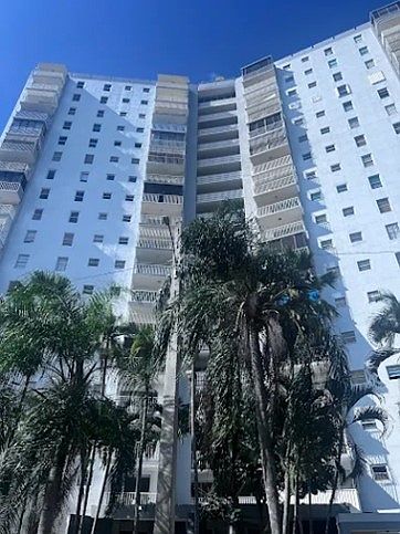 1st image of 50 Calle 8 Cond Ponce De Gln #301