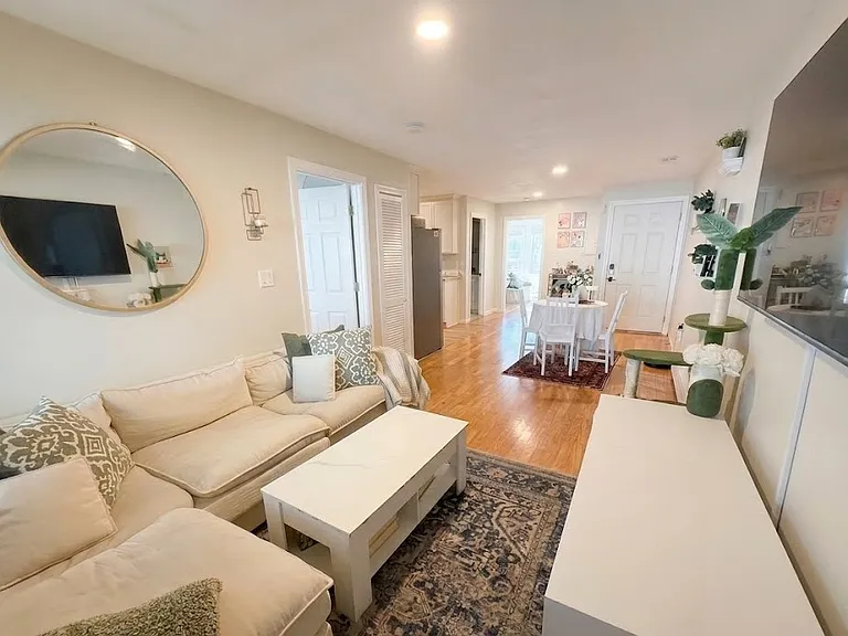 275 Chelsea St #3 — Photo 5