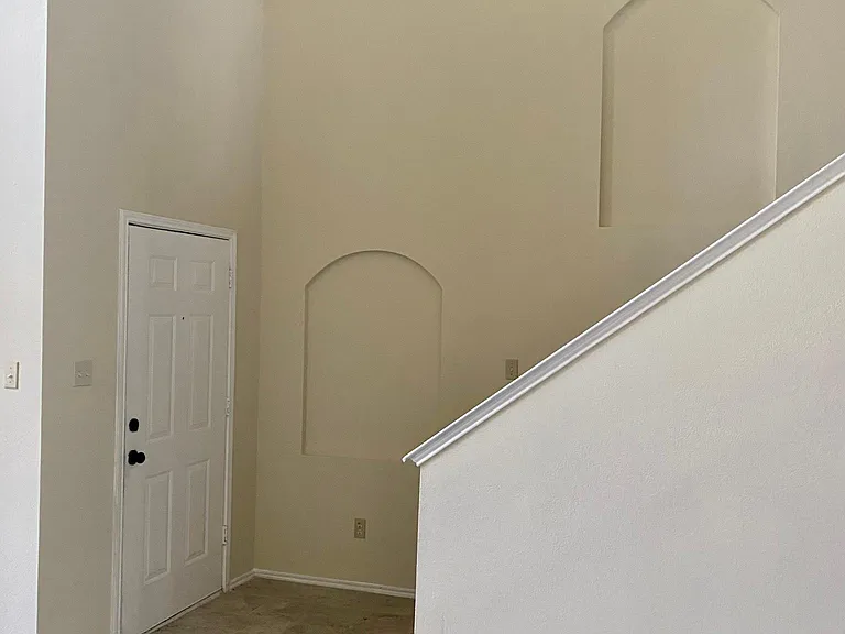 1612 Wolf Creek Dr — Photo 2