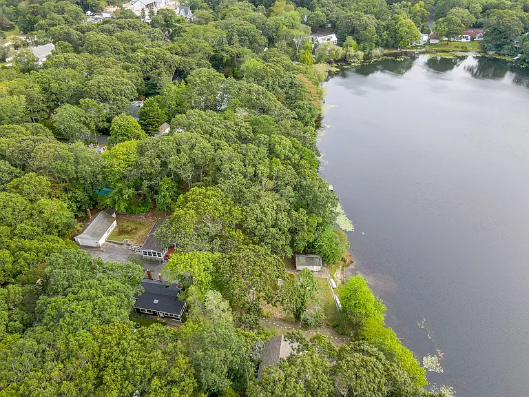 22 The Pkwy — Photo 10