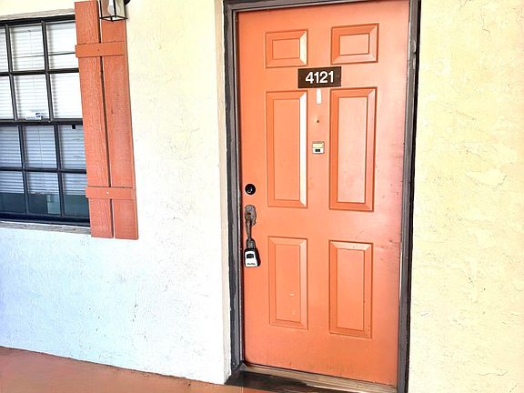 2nd image of 4121 Oak Terrace Dr