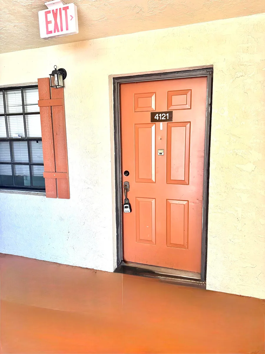 Building Photo - 4121 Oak Terrace Dr