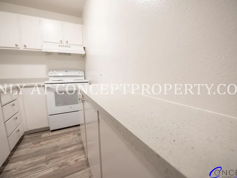 132 E 2nd Ave — Photo 16