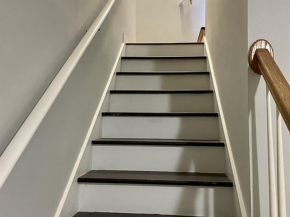 2nd image of 717 Wyndhurst Dr #1