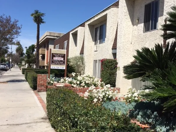 Collins Hacienda, 18355 Collins St #138, Tarzana, CA 91356