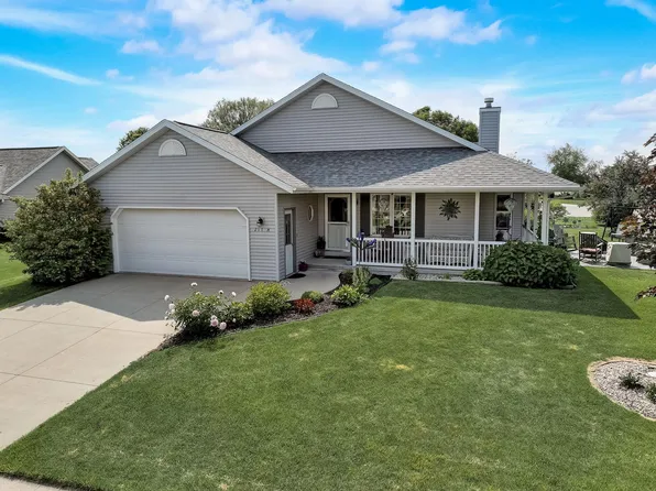 217 N Mountain Rd, Mayville, WI 53050
