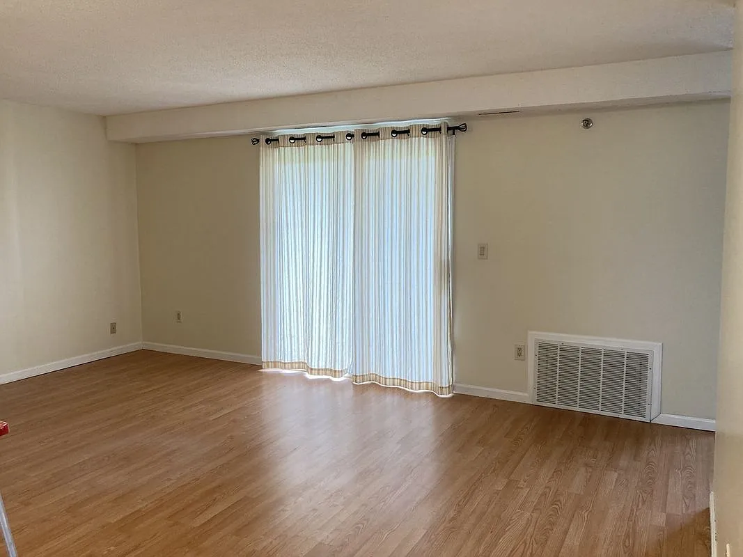 2 bed, 1.0 bath, 1054 sqft, $2,250 — Photo 3