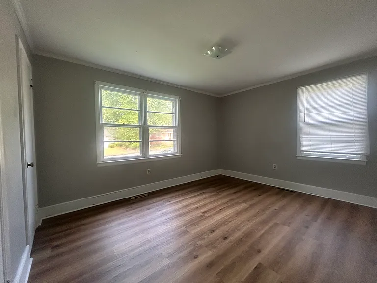 1060 Westchester St — Photo 6