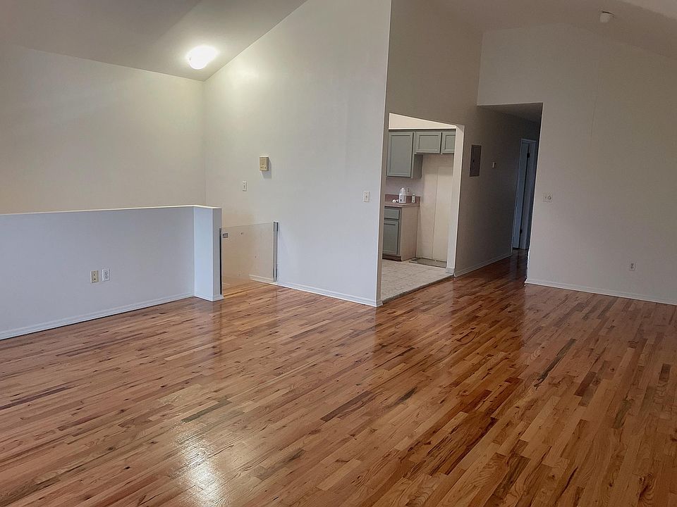 1st image of 93 Bay 38th St APT 3