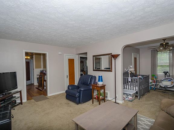 3rd image of 7349 Forest Ave