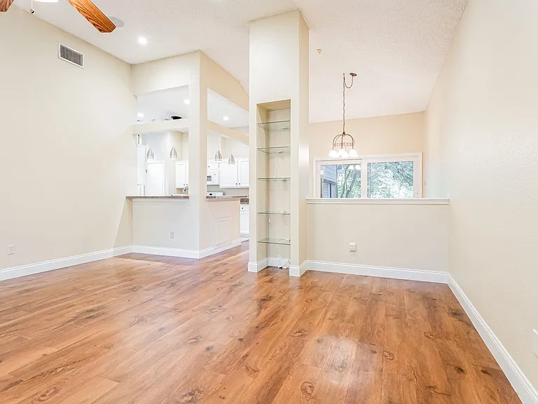 2109 Castle View Dr — Photo 6