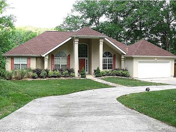3rd image of 8015 Savannah Ln