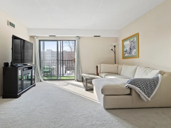 111 Devir St APT 306, Malden, MA 02148