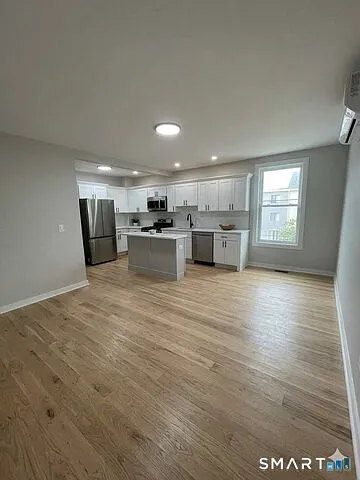 560 Howard Ave #2
