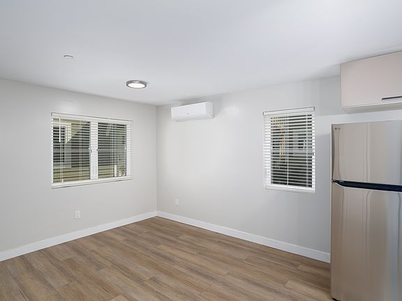 5th image of 1317 Punta Gorda St #4