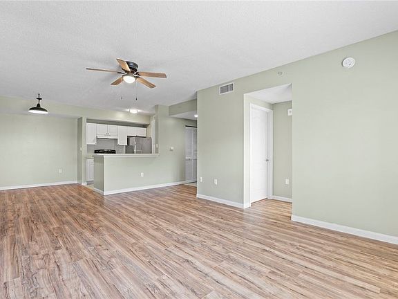 4th image of 5095 Fairways Cir #I05