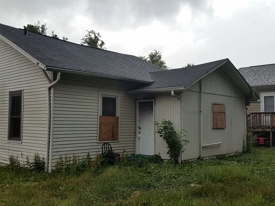 2nd image of 313 Dickson St