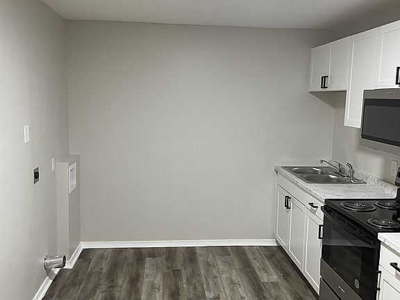 3rd image of 1103 Main St