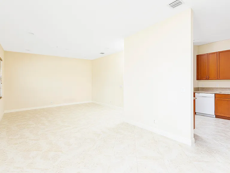 6807 Lakeside Cir N #102-1 — Photo 3