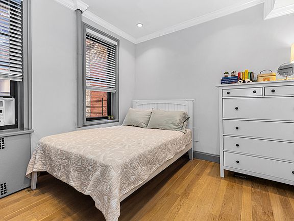 3rd image of 421 W 21st St APT 4A