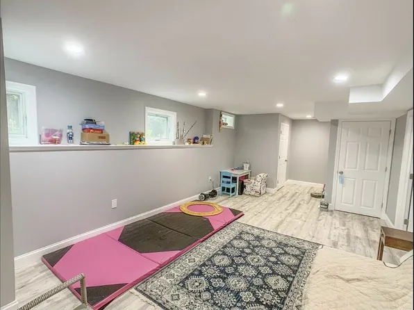 19 Shean Rd #1, Belmont, MA 02478