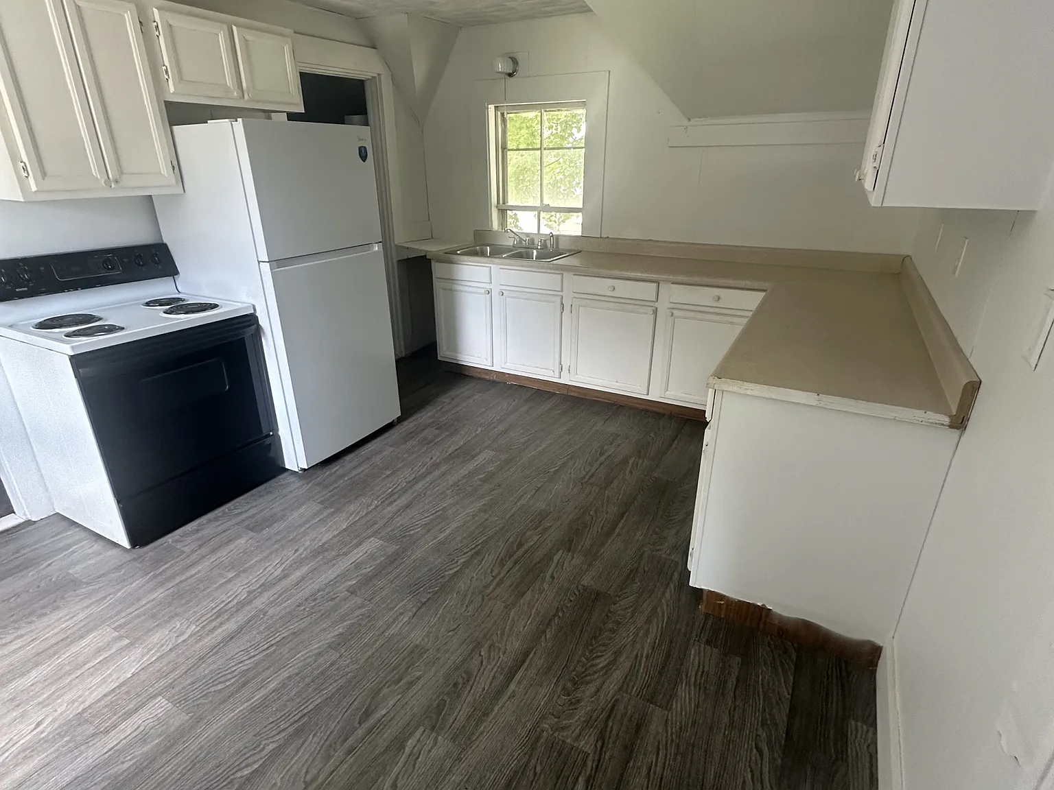 160 Washington Street - B — Photo 1
