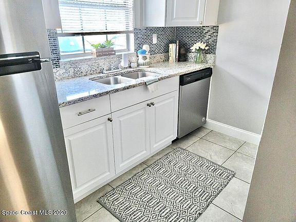 3rd image of 125 Bristol Ln #125