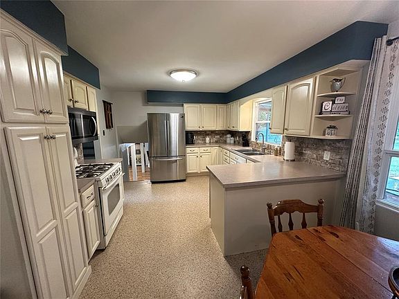 5th image of 516 Green Acres Dr